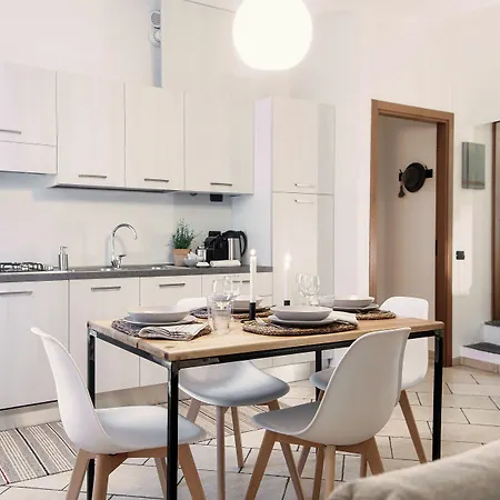 Il Lauro - By Myhomeincomo *