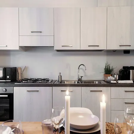 Il Lauro - By Myhomeincomo *